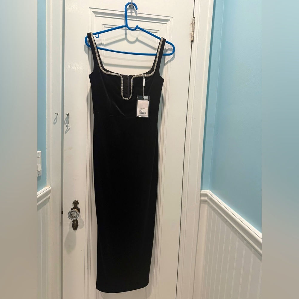 Self-portrait midi velvet black dress with tags on. It has never been worn.